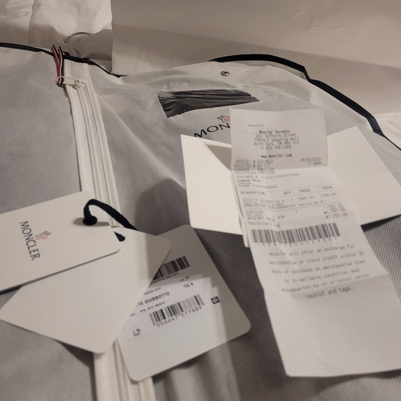 Moncler hooded puffer SZ 4 (L) like New - Picture 8 of 12